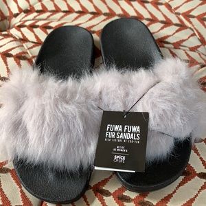 NWT Faux fur sandal, 6